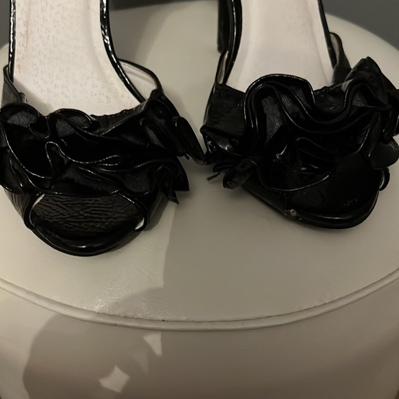 Black peep toe heel - Picture 2 of 7